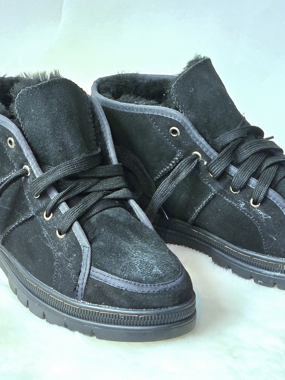 Men's Black Suede Lace-Up Casual Sheepskin Shoes Brand New, Never Worn